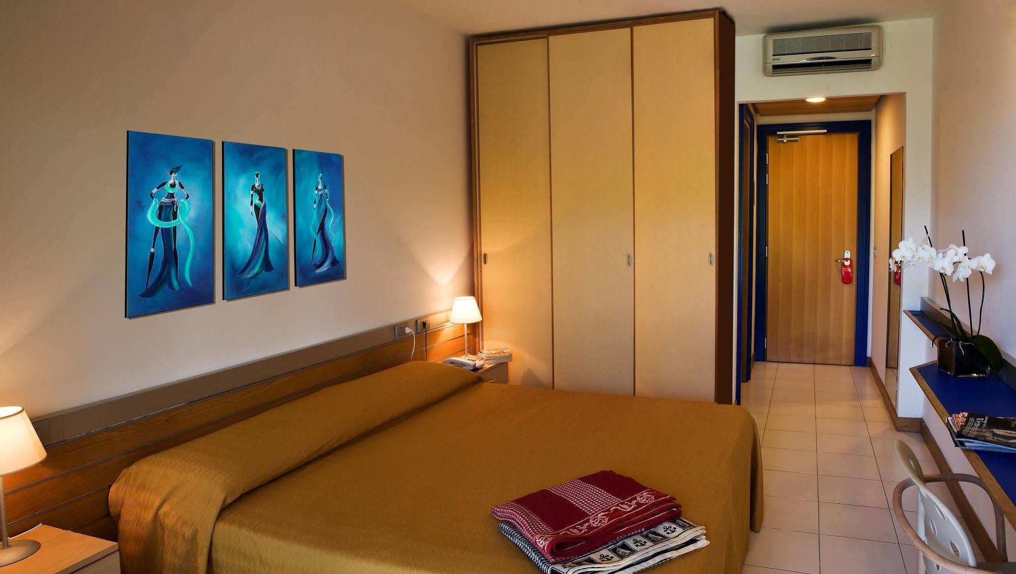 African Beach Hotel-Residence มันเฟรโดเนีย ภายนอก รูปภาพ